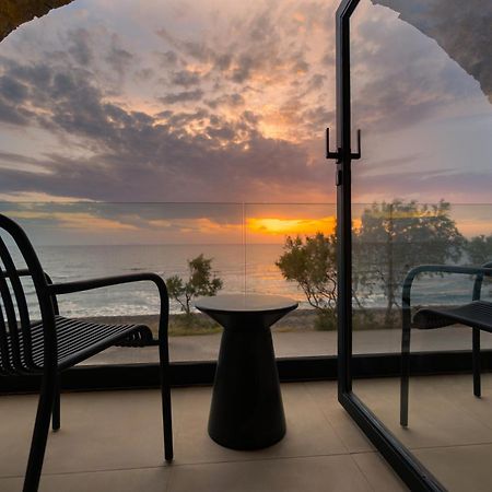 Neoma Luxury Suites Картерадос Екстериор снимка