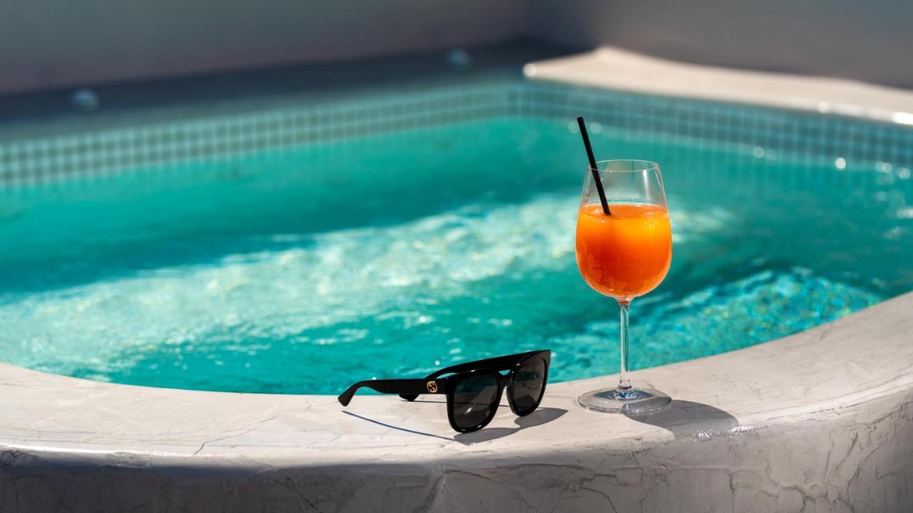 Neoma Luxury Suites Картерадос Екстериор снимка