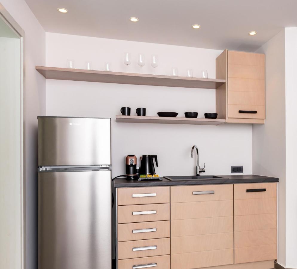 Neoma Luxury Suites Картерадос Екстериор снимка