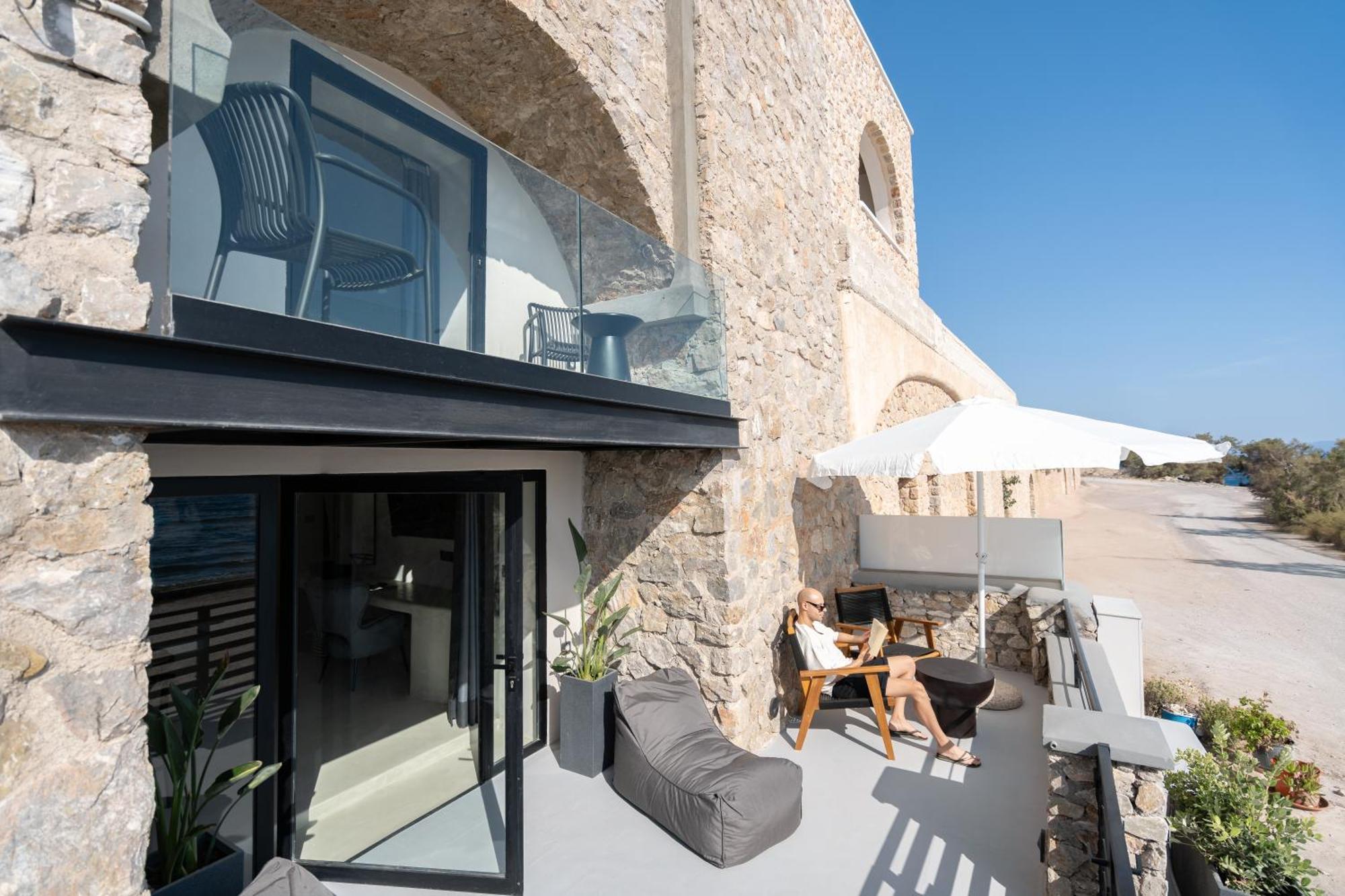 Neoma Luxury Suites Картерадос Екстериор снимка
