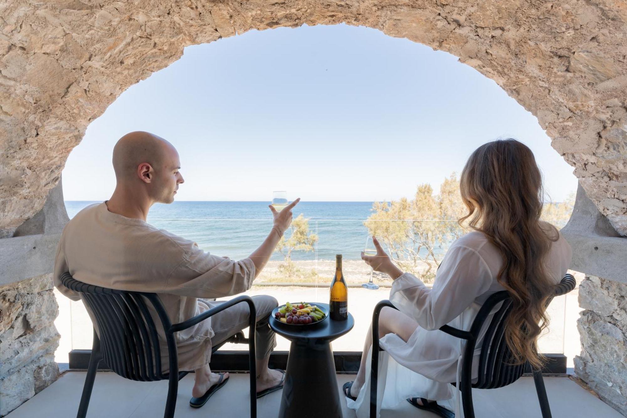 Neoma Luxury Suites Картерадос Екстериор снимка